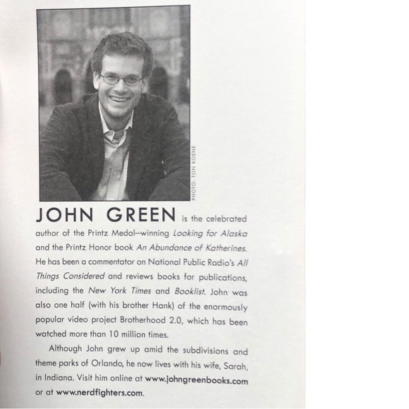 Pair of Fiction Paperback Books: Paper Towns & Confessions of a Shopaholic - Picture 4 of 8